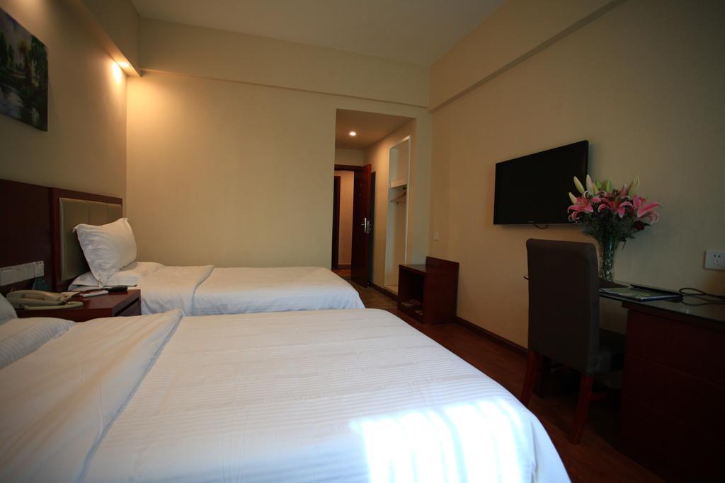 Greentree Inn Sanya He Ping Street Hotel Habitación foto